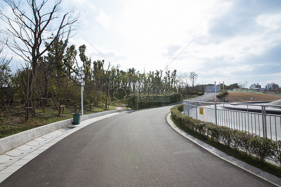 城市公园大气园路图片