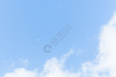 清新蓝天白云飞机留白素材图片