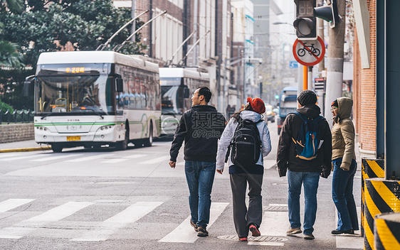 街道路人背景图片