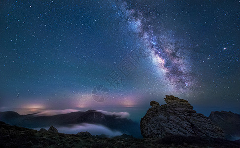 山脉夜晚星空云海背景