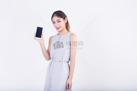 商务套裙女性展示手机图片