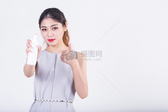 商务套裙女性美妆瓶展示图片