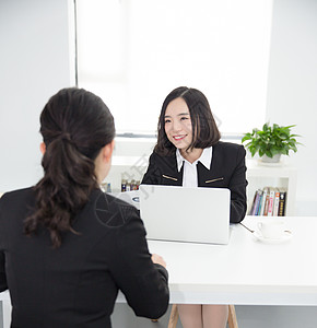 电脑键盘办公室休闲聊天开会讨论背景