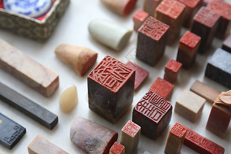中国工匠雕刻石头印章图片