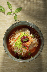 朝鲜族特色美食冷面图片