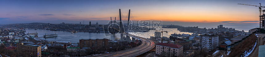 川流不息的跨海大桥全景图图片