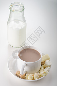 奶茶和奶糖乳品挤羊奶高清图片
