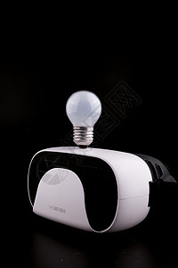 灯泡和VR设备图片
