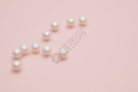 珍珠粉色留白背景图片