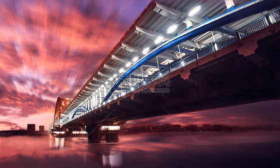 傍晚夕阳下的复兴大桥图片