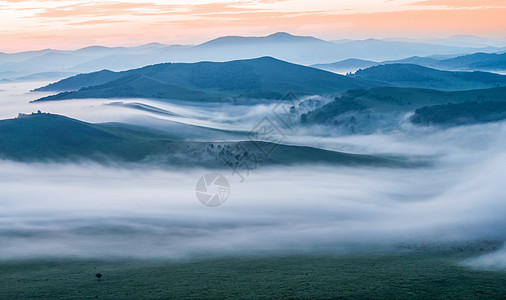 云雾缭绕的仙境背景图片
