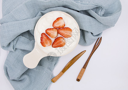 水果原料低脂健身燃脂瘦身草莓酸奶水果沙拉背景