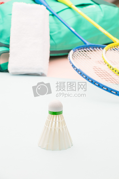 羽毛球运动装备背包小清新素材图片