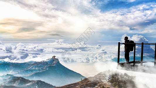 高山眺望高瞻远瞩的登山者设计图片