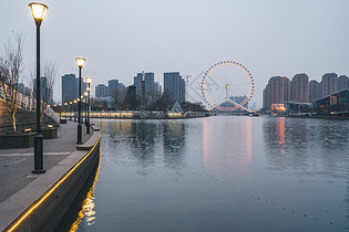 天津之眼傍晚夜景图片