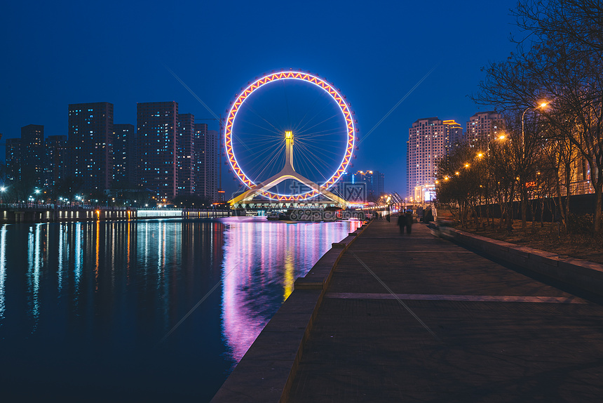 天津之眼傍晚夜景图片