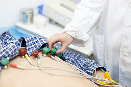 心电图检查护士与心电图高清图片