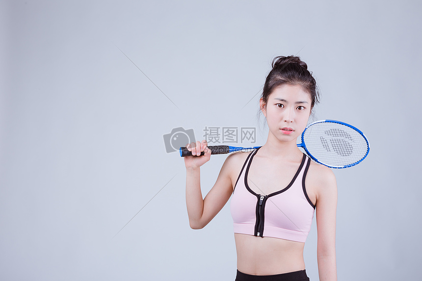 青春活动运动美女打羽毛球图片