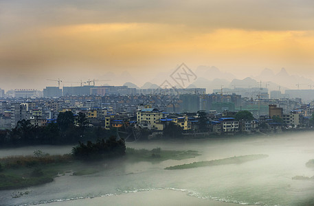 烟雾朦胧雾中的桂林背景