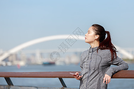 美女户外运动图片