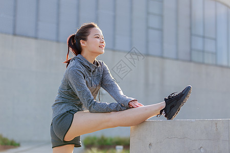 美女户外运动图片