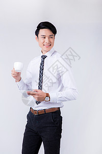 手拿咖啡杯商务男士半身像背景图片