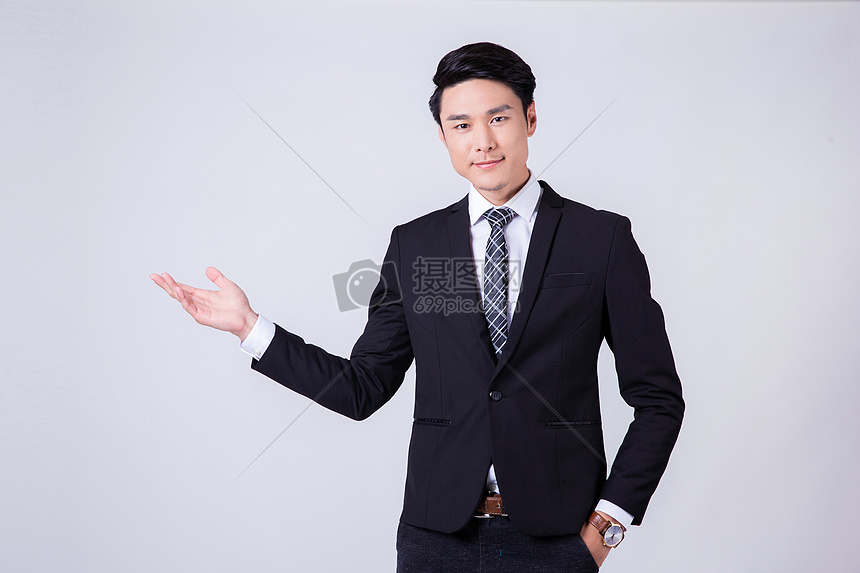 时尚商务男士微笑介绍手势