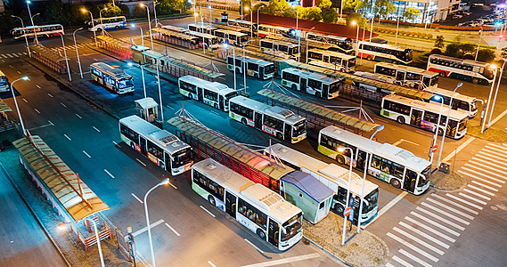 无人驾驶公交车航拍夜晚公交车站背景