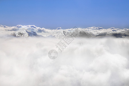 蓝天天空中山与云海空旷背景图片
