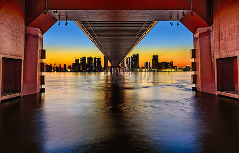 建筑剪影城市桥梁结构夜景背景