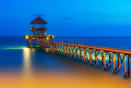 海景栈桥海岛夜景高清图片