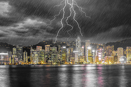 热带雨林气候雷雨中的城市设计图片