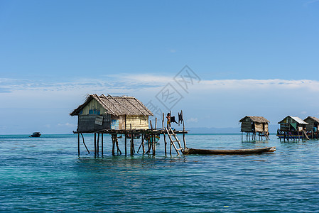 巴瑶族的海上房屋背景图片