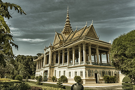 重檐神圣的柬埔寨王宫背景