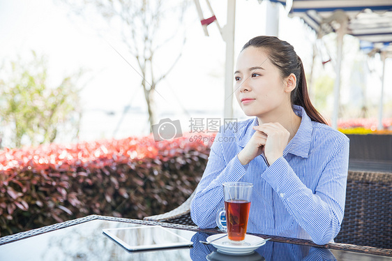 咖啡馆女孩下午茶等待图片