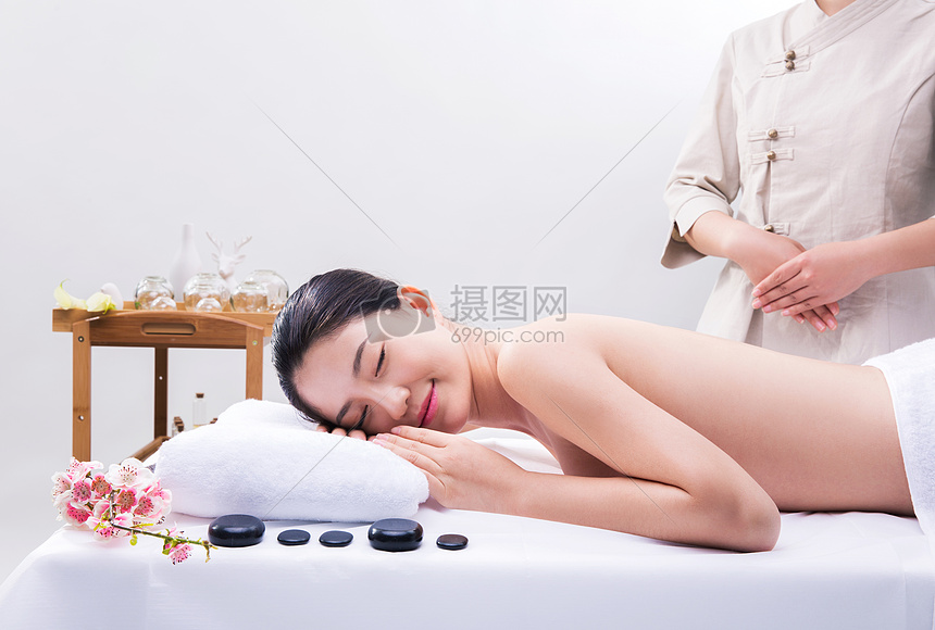 养生美容性感美女做spa按摩图片