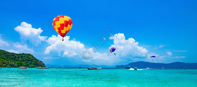 船海浪碧水蓝天背景