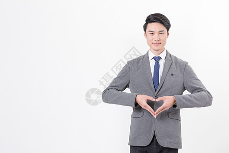 商务男士胸前爱心手势图片素材