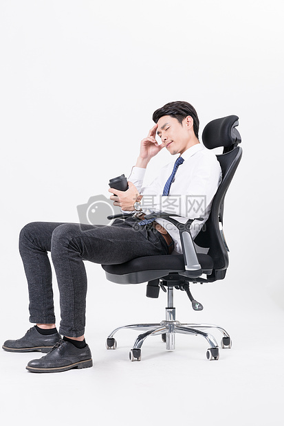 疲倦休息思考的商务人喝咖啡图片