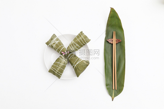 端午节粽子组合龙舟竹叶摄影图片