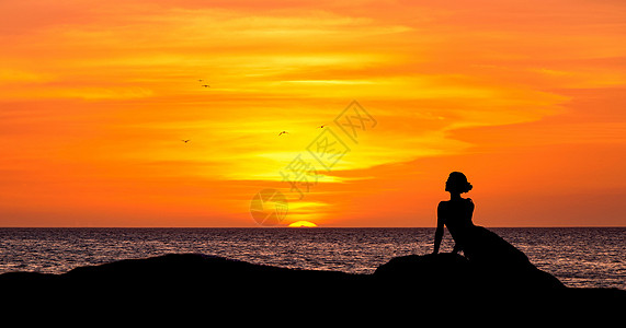 美女剪影海边美人鱼背景