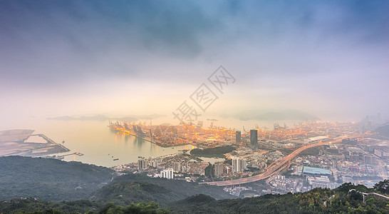 盐田港的晨雾背景图片