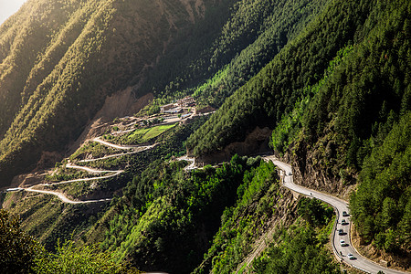 山路十八弯前进的动力高清图片