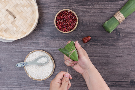 枣粽端午节传统手工包粽子过程背景