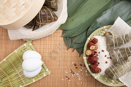 端午节竹垫上食品背景图片