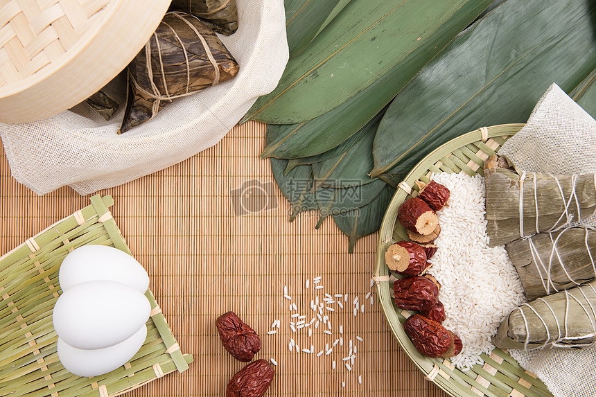 端午节竹垫上食品背景图片