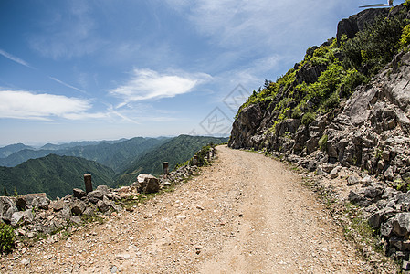 山顶险峻的小路图片