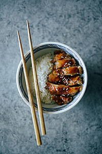 照烧鸡腿饭豆腐芝麻高清图片