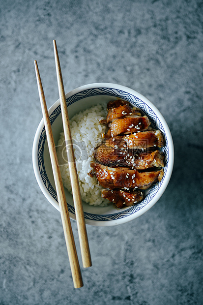 照烧鸡腿饭图片