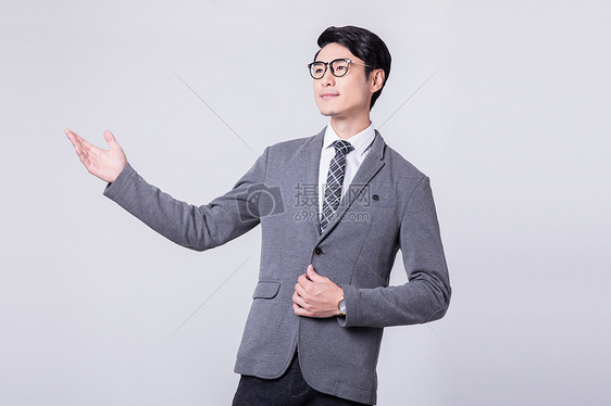 商务男士邀请介绍欢迎动作